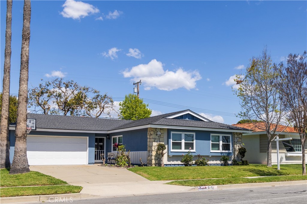 Huntington Beach, CA 92647 | 3 beds| 2 baths| $1,200,000